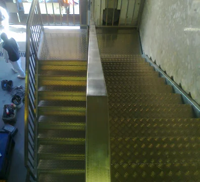 escalera_metálica_a_medida_oficinas